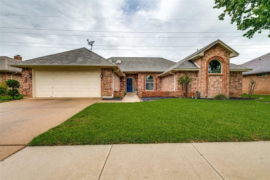 Property Photo:  3425 Dorchester Drive  TX 76021 