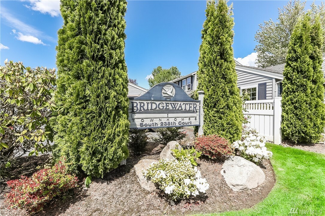 Property Photo: 5928 S 238th Ct A2 WA 98032