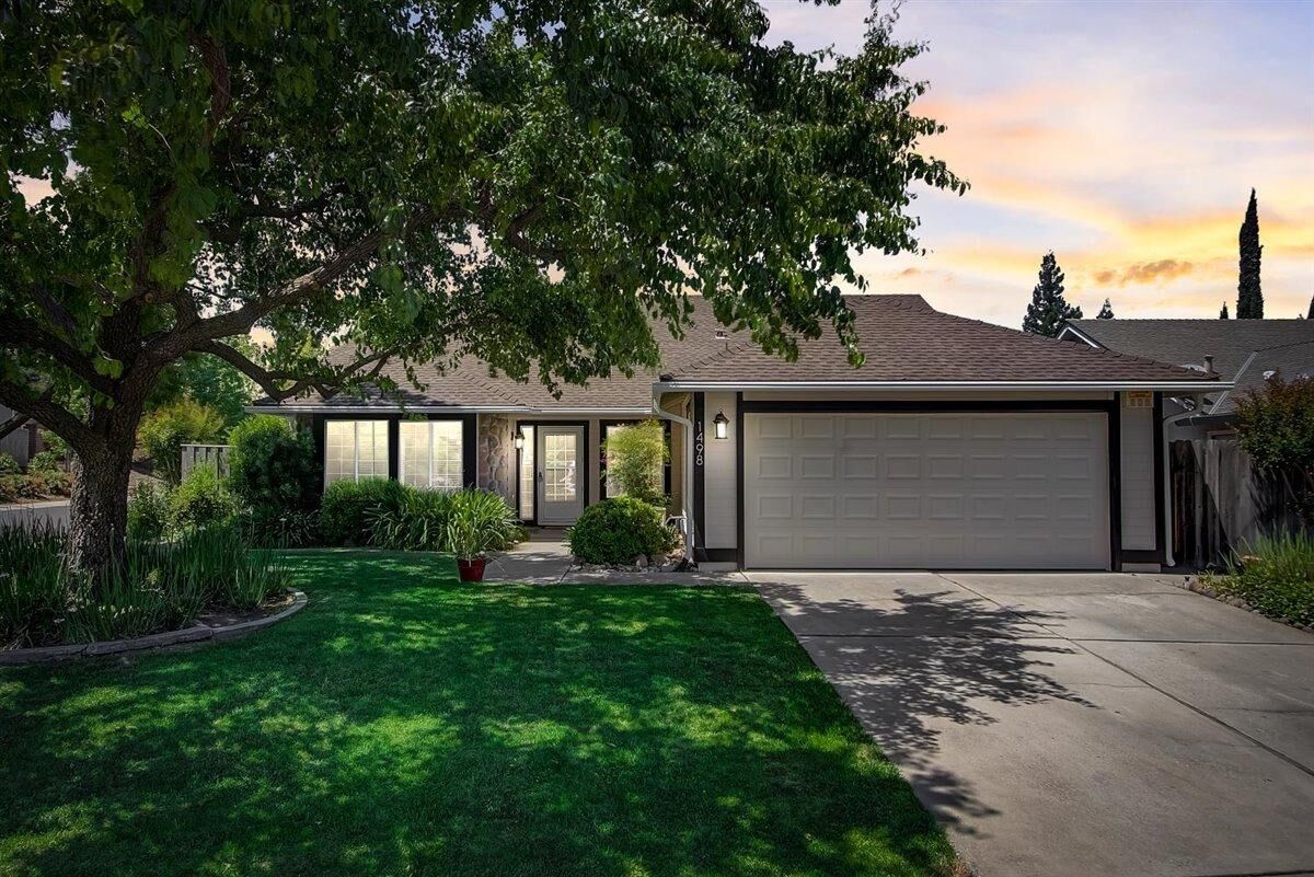 Property Photo: 1498 Deerfield Circle CA 95747