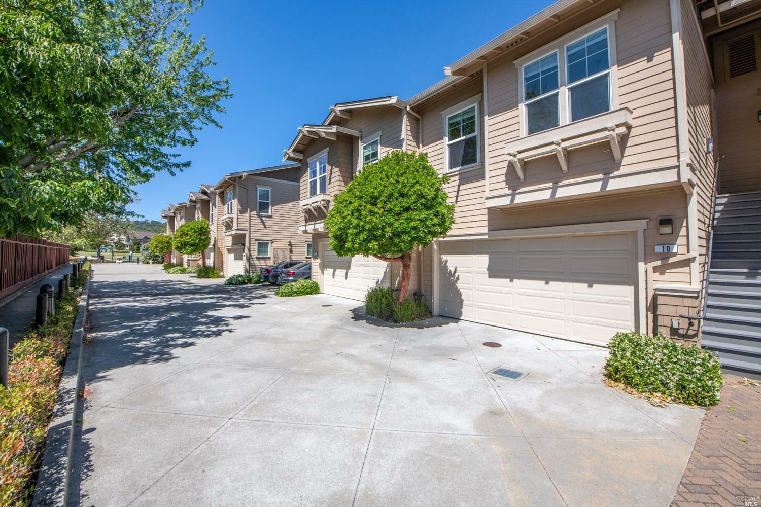 Property Photo: 10 Merrydale Court CA 94903