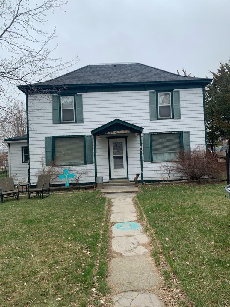 Property Photo:  225 N Walnut  NE 69211 