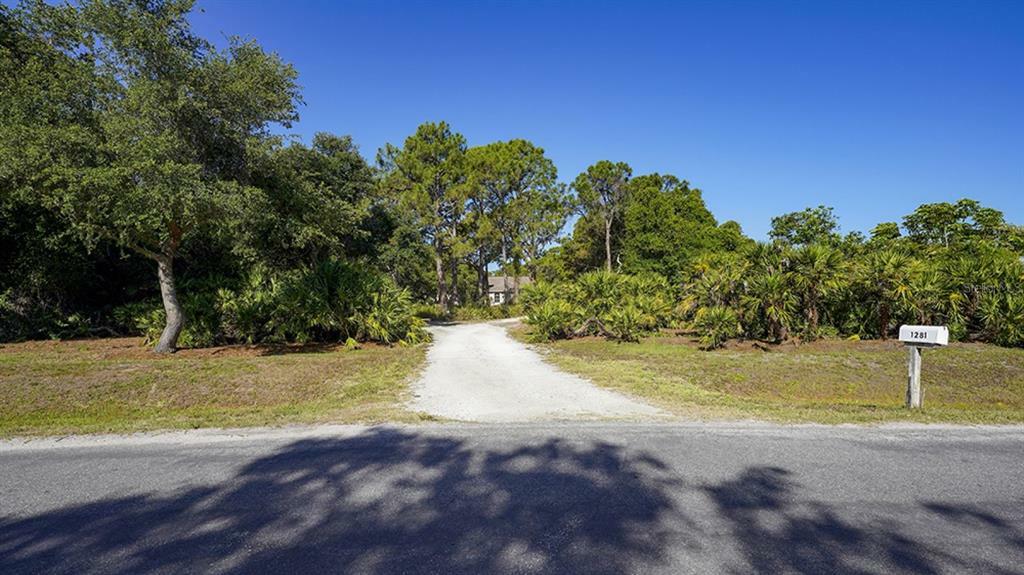 Property Photo: 1281 Larchmont Drive FL 34223