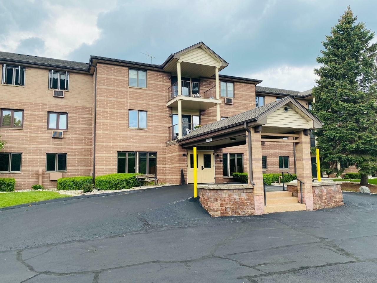 Property Photo: 530 N Silverbrook Dr 208 WI 53090