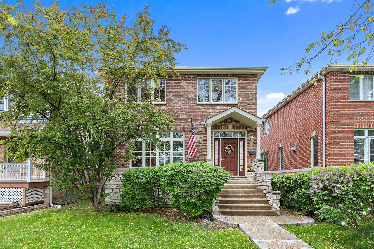 Property Photo: 7140 N Osceola Avenue IL 60631
