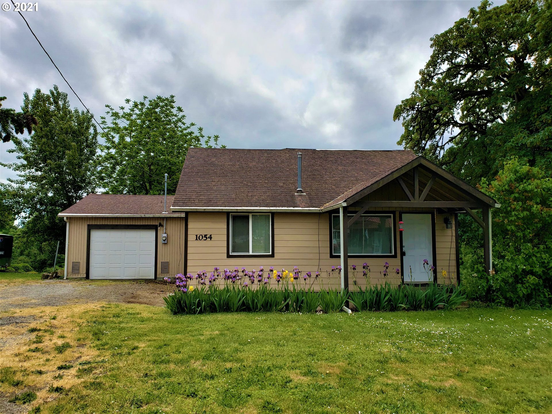 Property Photo:  1054 W Main St  OR 97378 