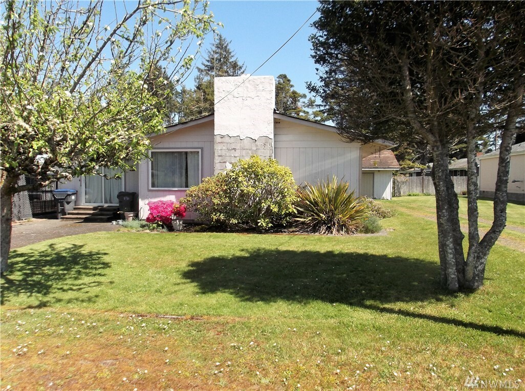 Property Photo:  520 N Forrest  WA 98595 