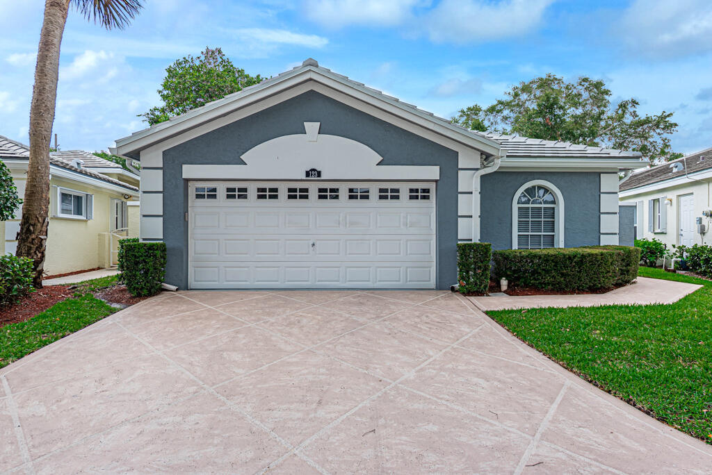 Property Photo:  123 Harbor Lake Circle  FL 33413 