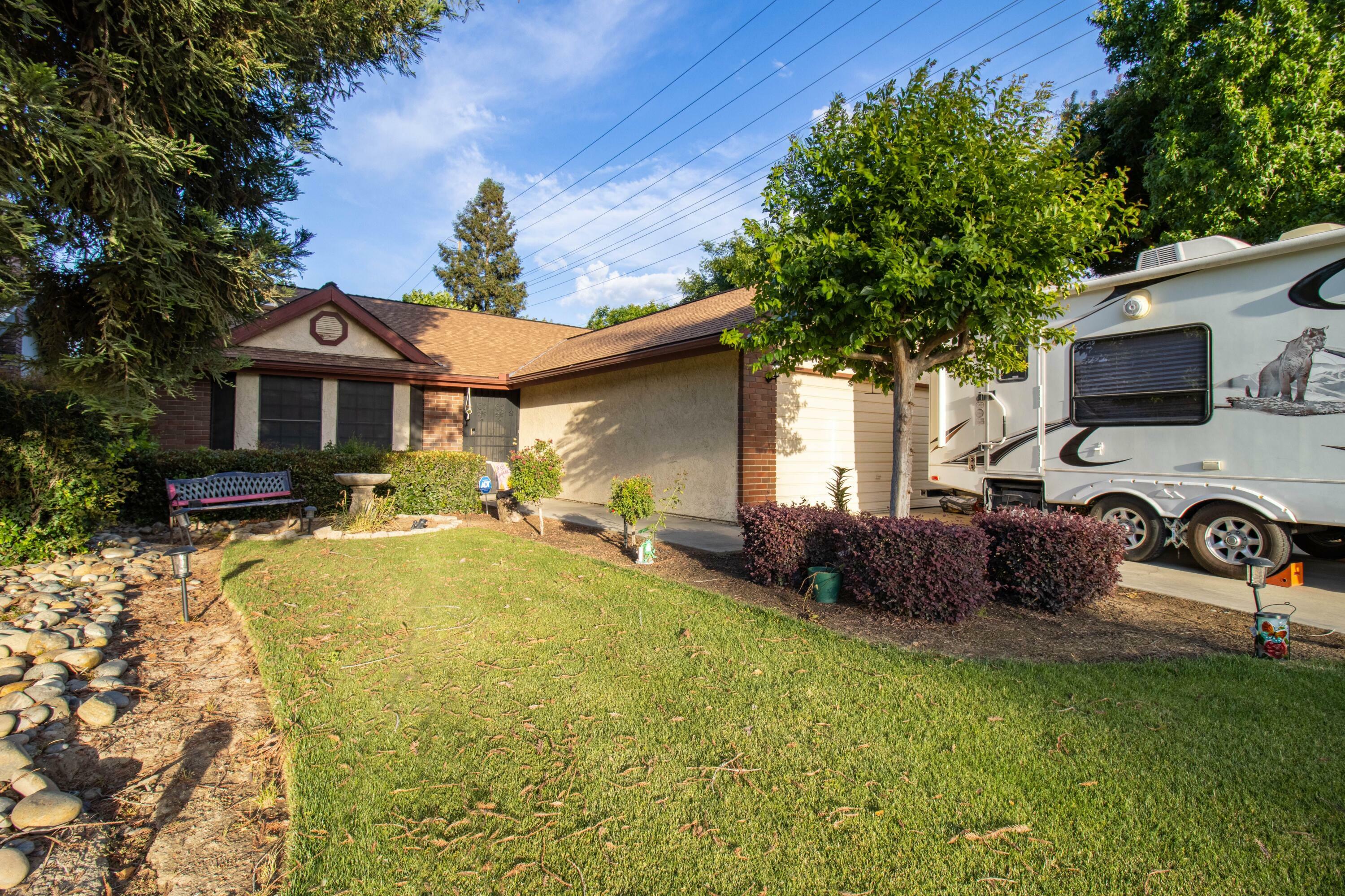 Property Photo:  1940 S Grant Court  CA 93277 