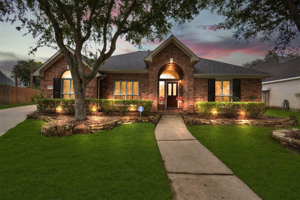 Property Photo: 13003 Manor Lake Ln Lane TX 77498