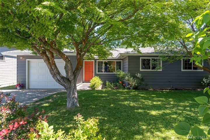 Property Photo: 1009 Berg Ave WA 98801