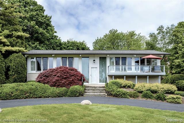 Property Photo: 329 Lake Shore Road MI 48236