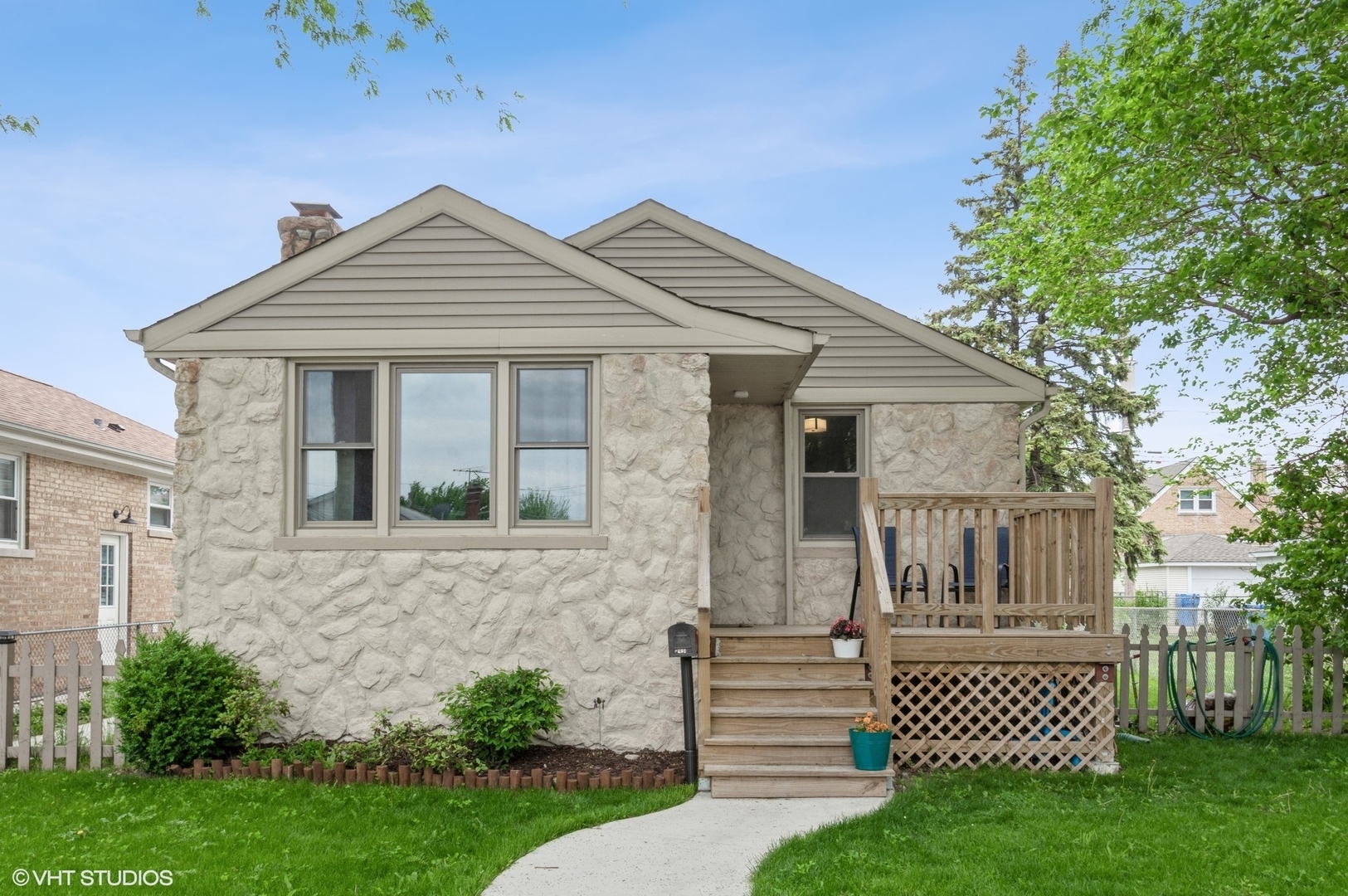 Property Photo:  6952 W Berwyn Avenue  IL 60656 