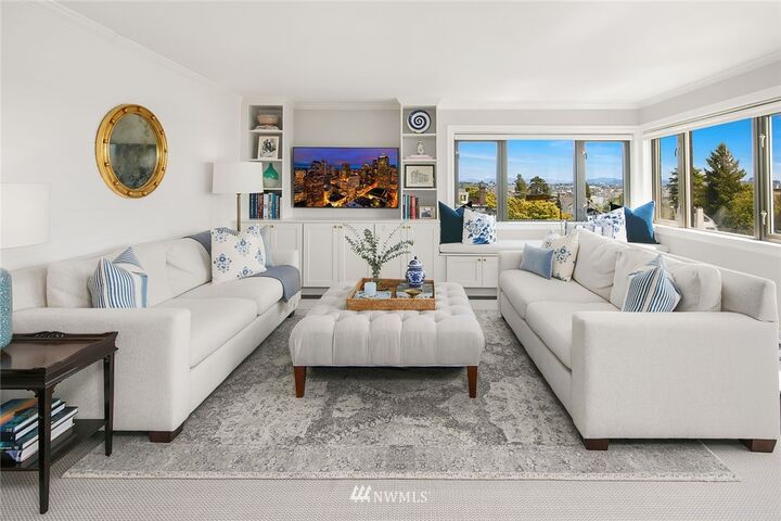 Property Photo:  7 Highland Drive 503  WA 98109 