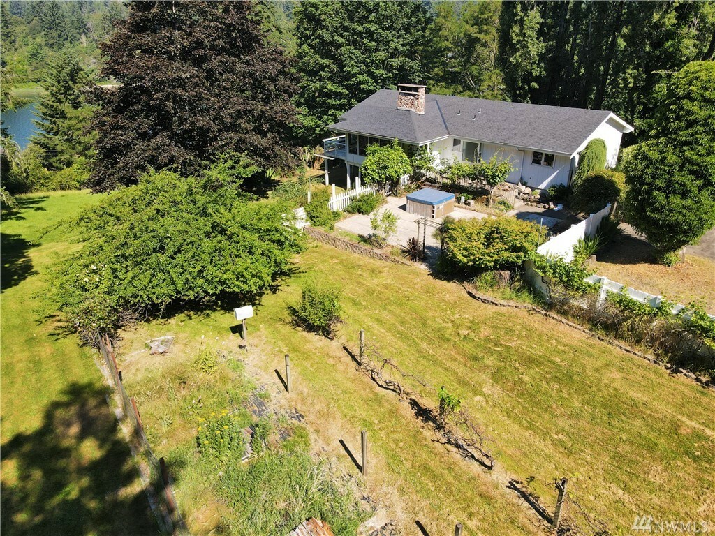 Property Photo:  181 E Stretch Island Rd N  WA 98546 