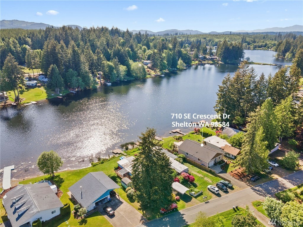 Property Photo:  710 SE Crescent Dr  WA 98584 