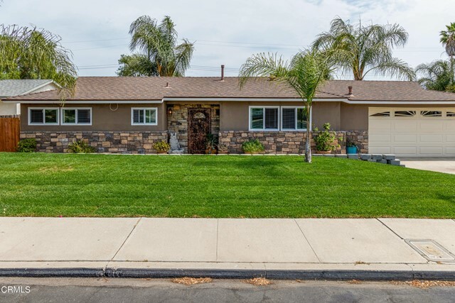 Property Photo:  730 E Avenida De Las Flores  CA 91360 