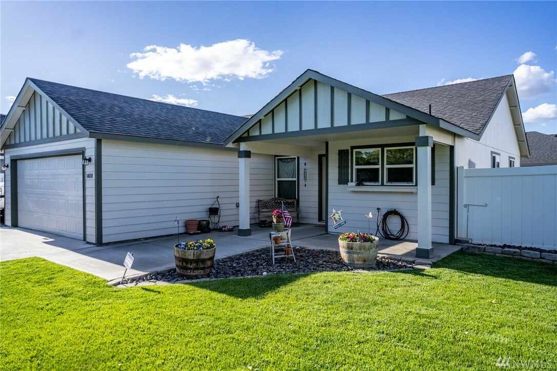 Property Photo:  1408 E Megan Dr  WA 98837 