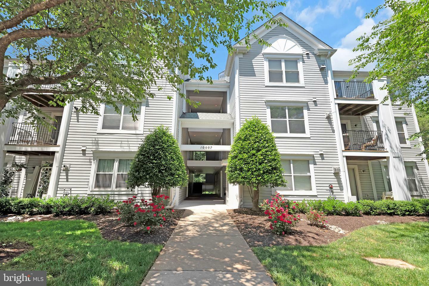 Property Photo: 10007 Vanderbilt Circle 10-6 MD 20850