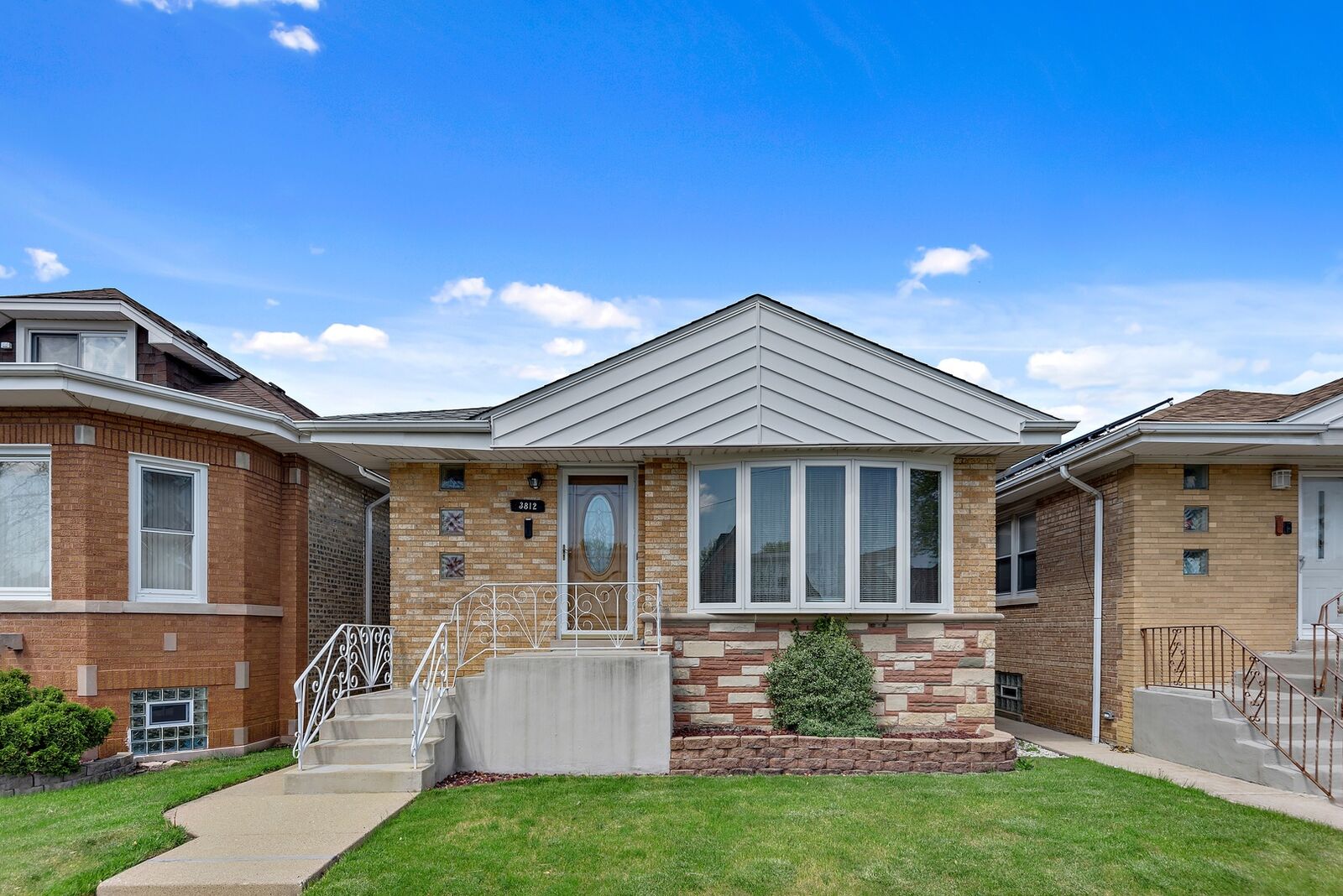 Property Photo: 3812 N Neva Avenue IL 60634