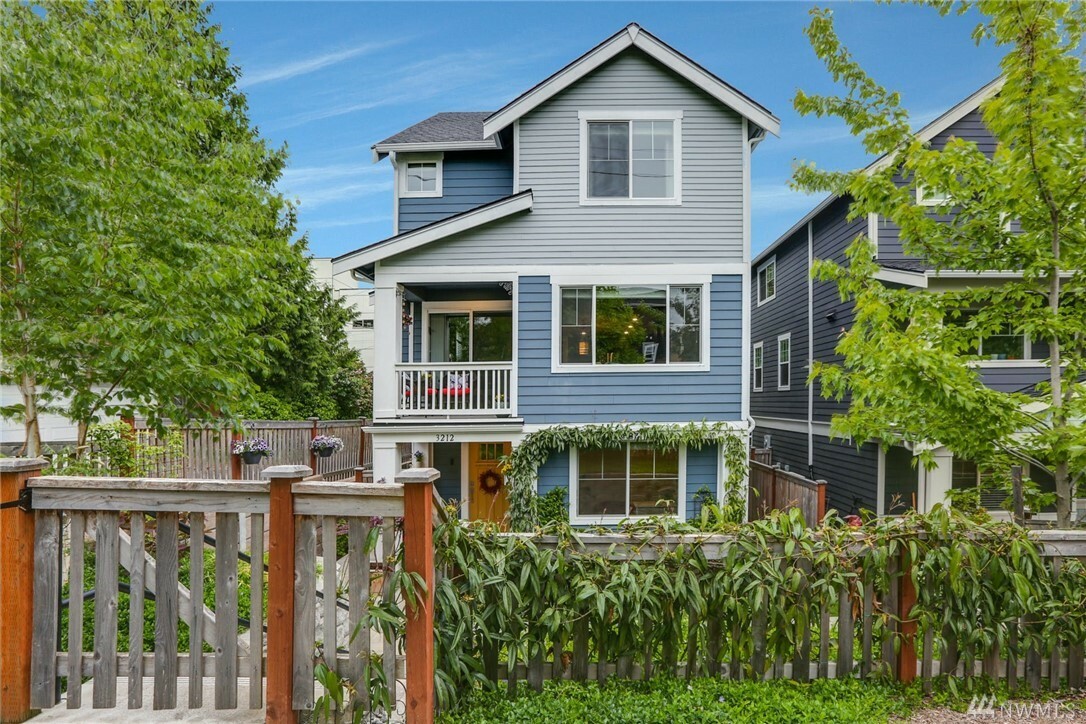 Property Photo:  3212 SW Holly St  WA 98126 