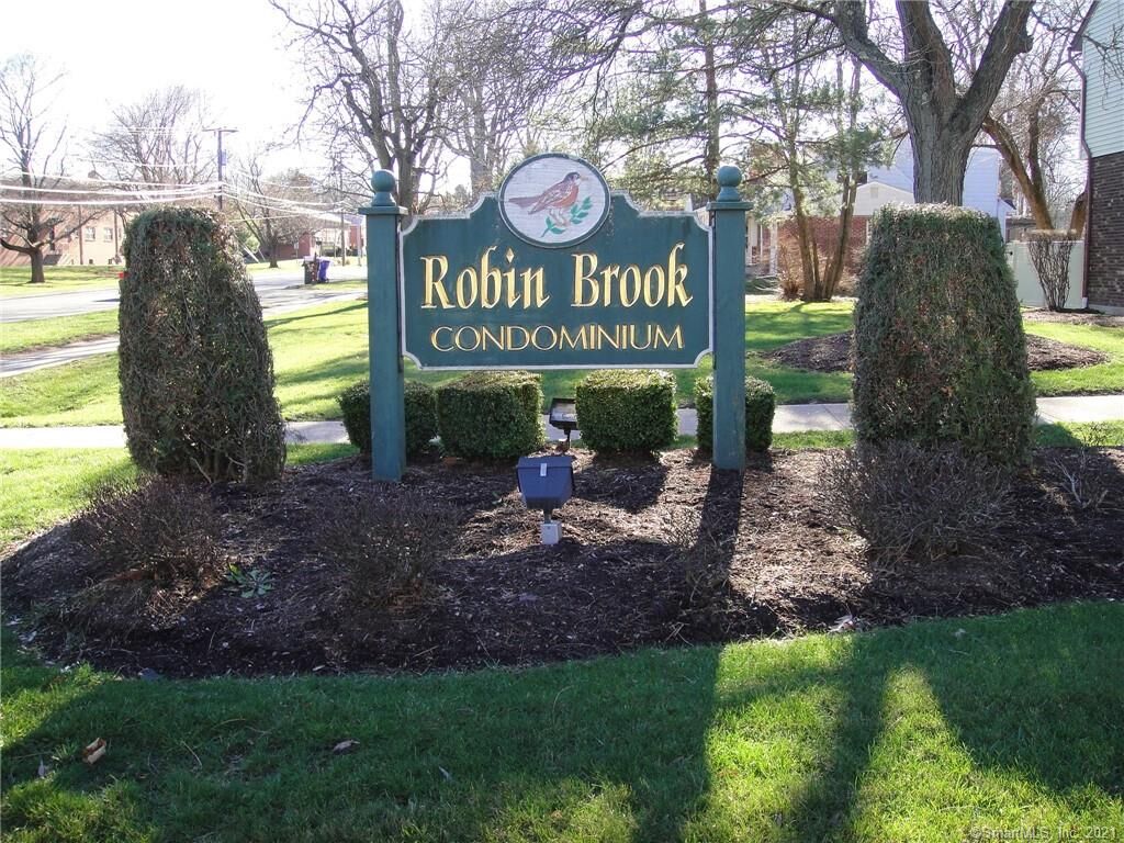 Property Photo:  52 Robin Brook Drive 52  CT 06111 