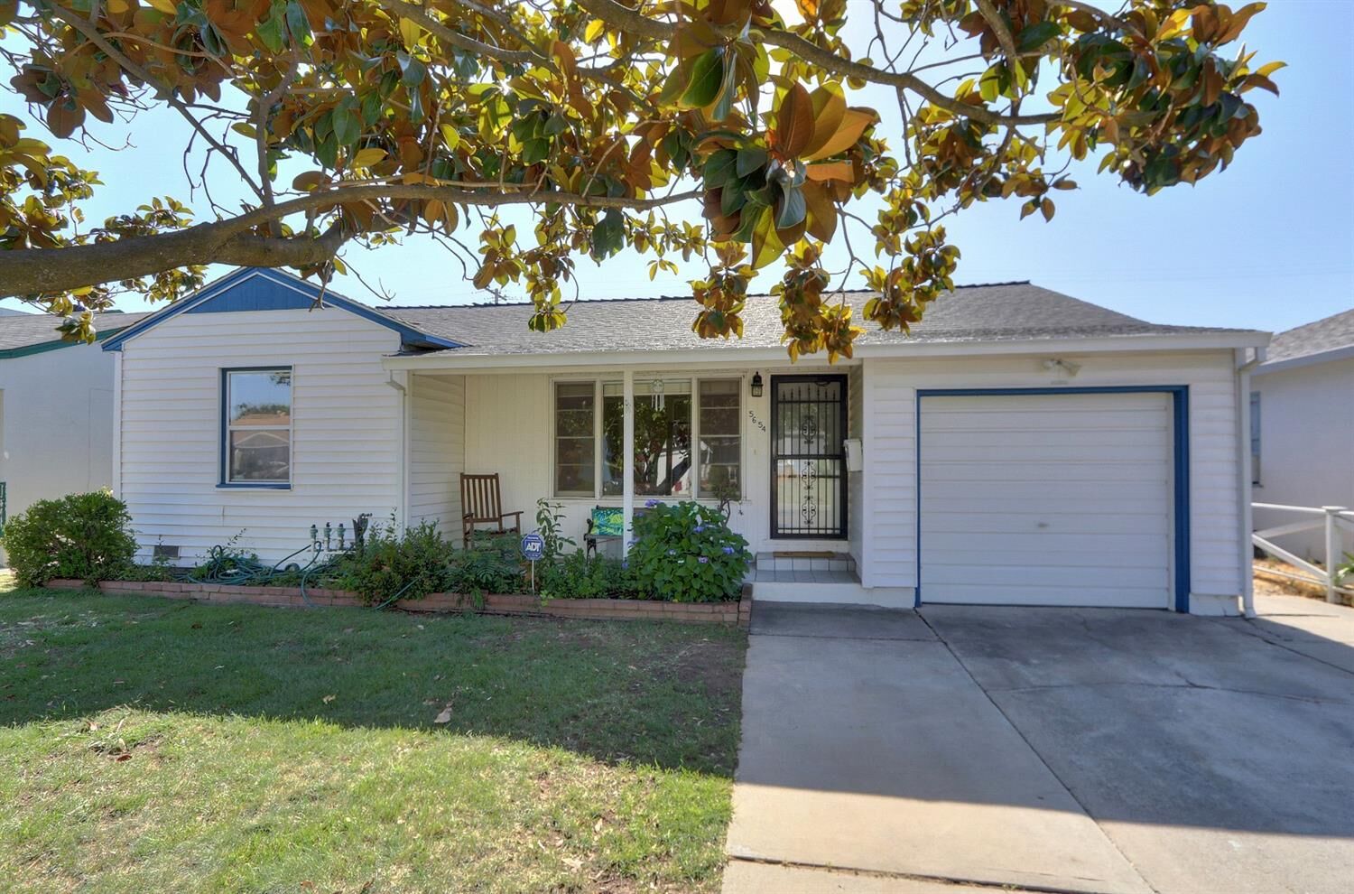 Property Photo:  5654 El Arado Way  CA 95822 