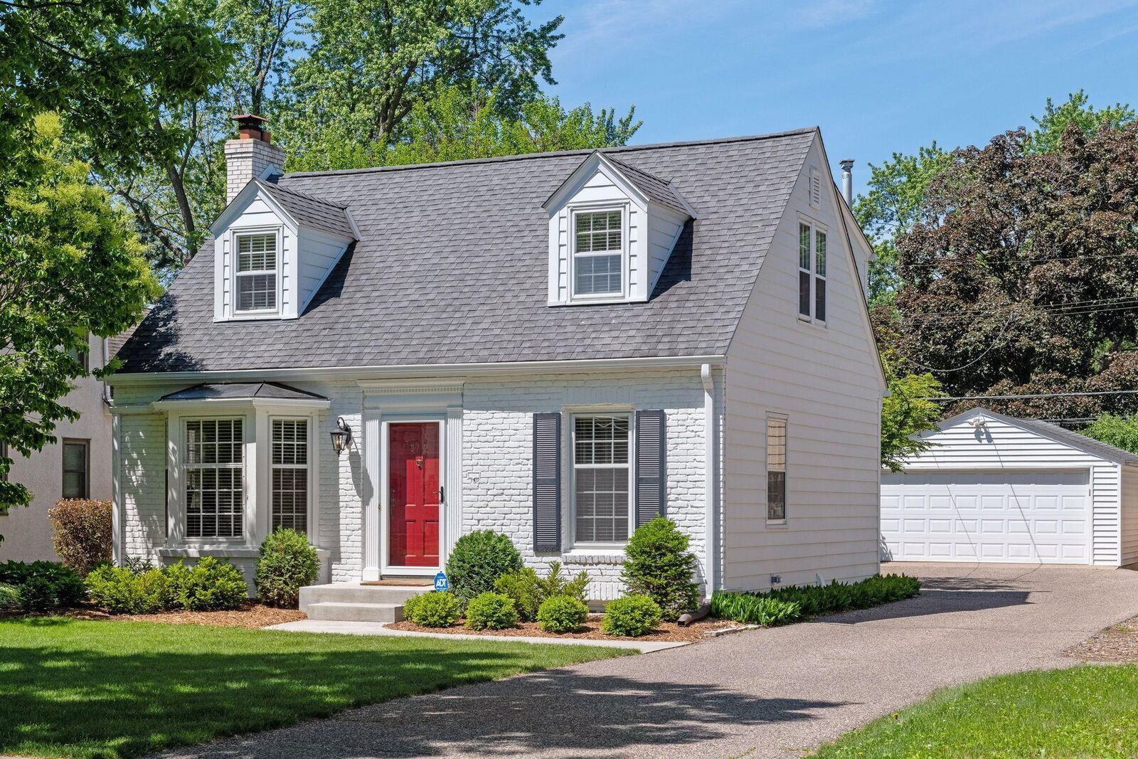 Property Photo: 3712 Huntington Avenue MN 55416