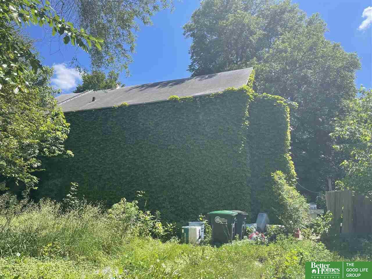 Property Photo: 2722 S 20th NE 68108