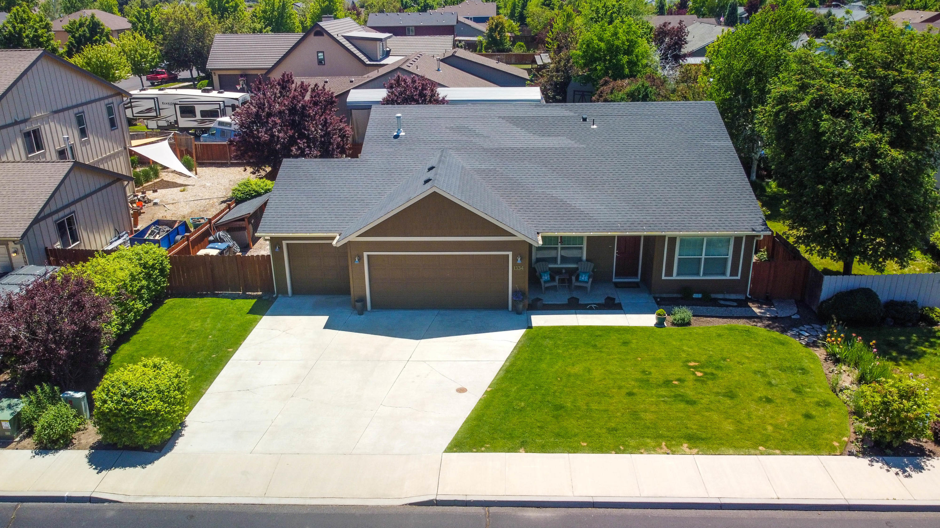 Property Photo:  1334 NW Spruce Avenue  OR 97756 
