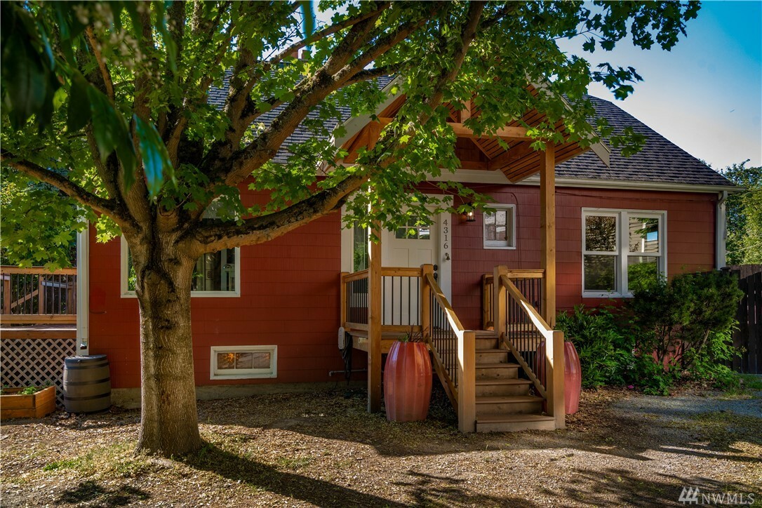 Property Photo:  4316 SW Hudson St  WA 98116 