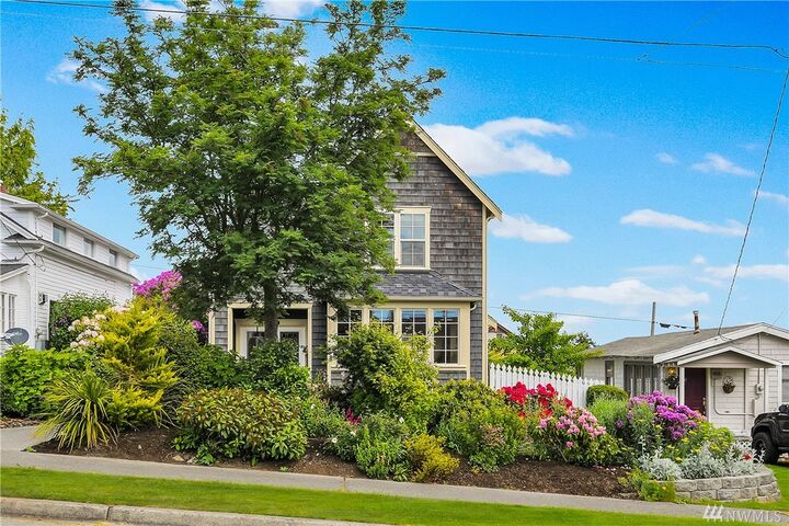 Property Photo: 1418 18th St WA 98221