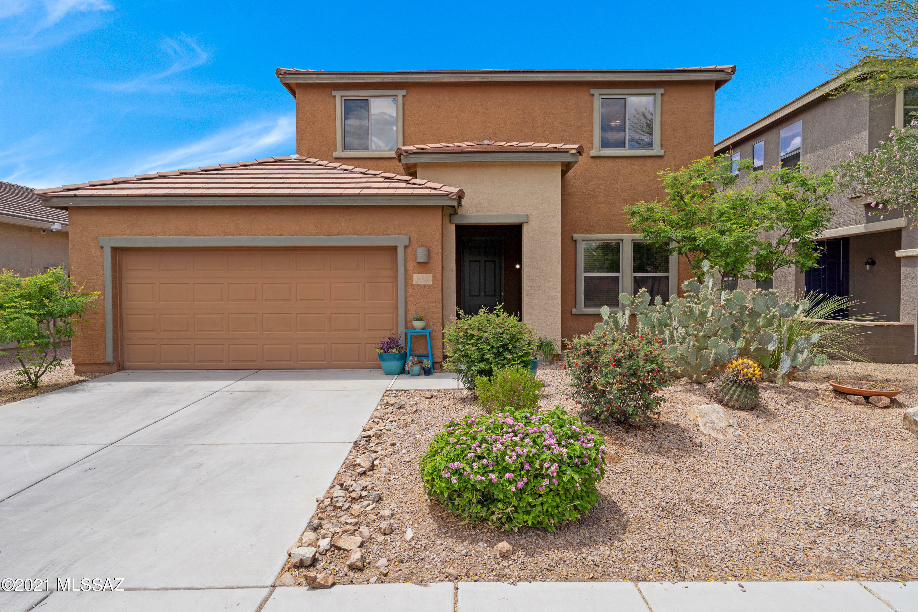 Property Photo:  811 N Nestled Hummingbird Lane  AZ 85629 