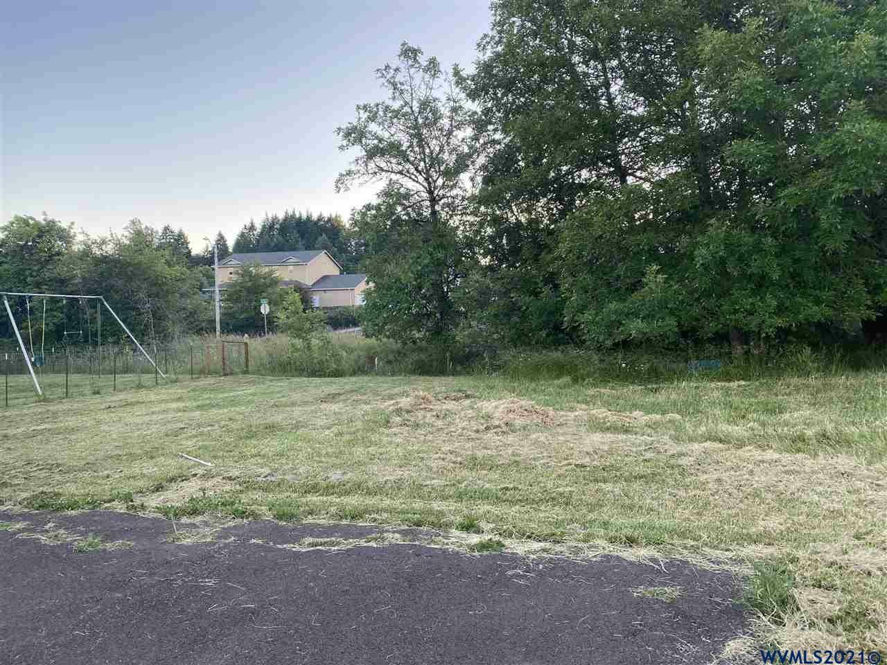 Property Photo:  662 N 12th (Parcel #11) St  OR 97370 