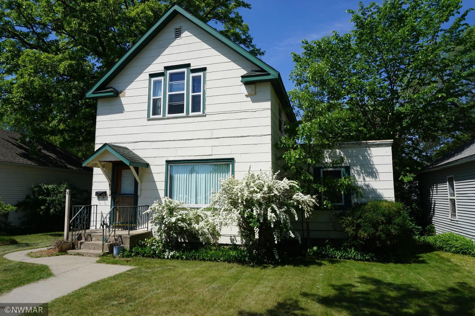 Property Photo: 911 Minnesota Avenue NW MN 56601