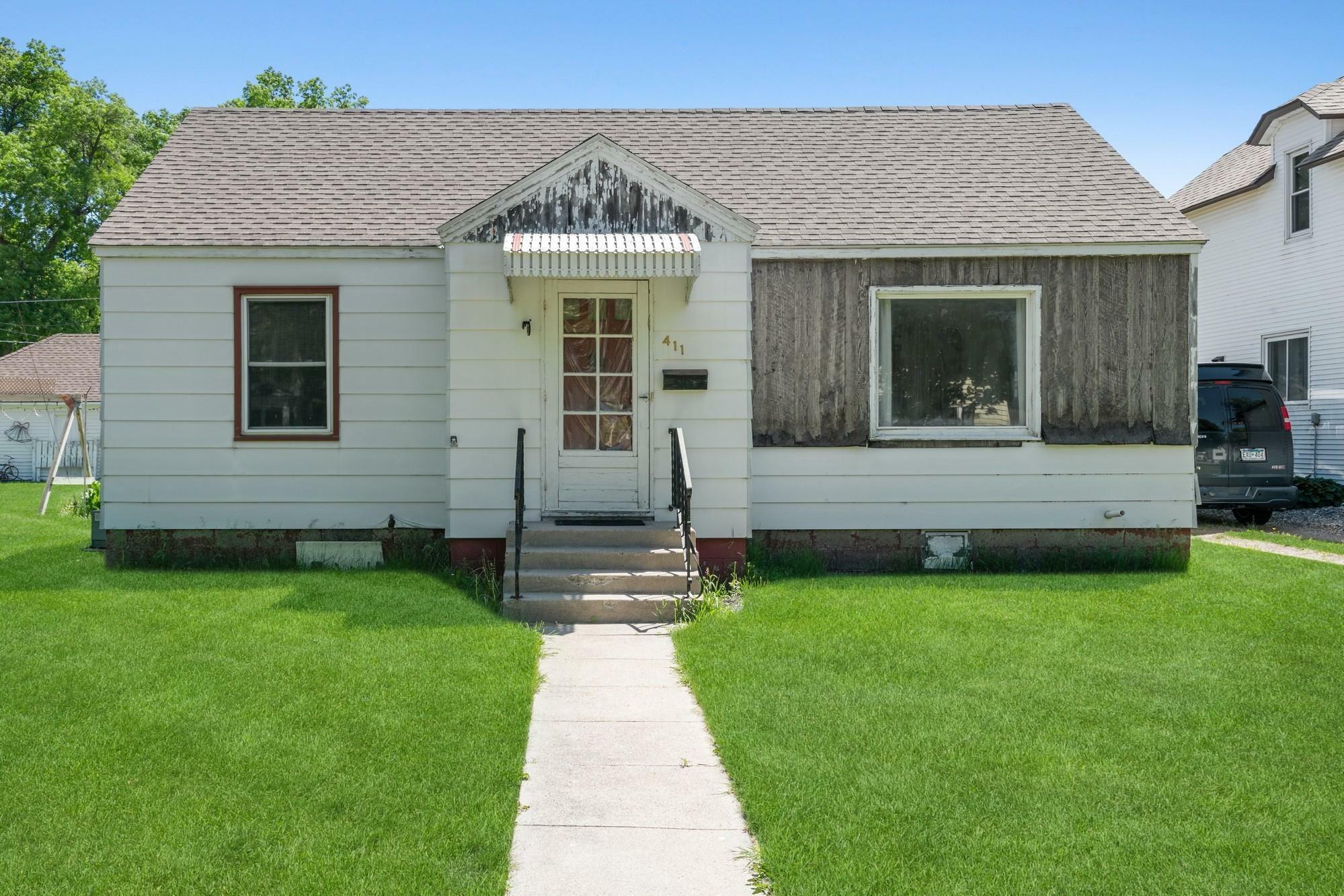 Property Photo:  411 2nd Street E  MN 55342 