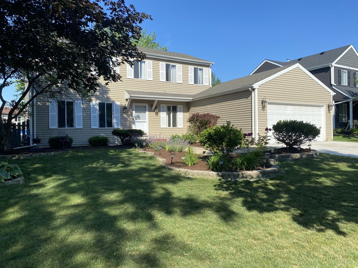 Property Photo: 1176 Beechtree Lane IL 60103