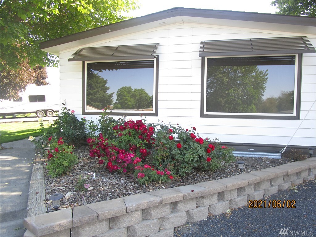 Property Photo: 7027 P Rd SE WA 98857