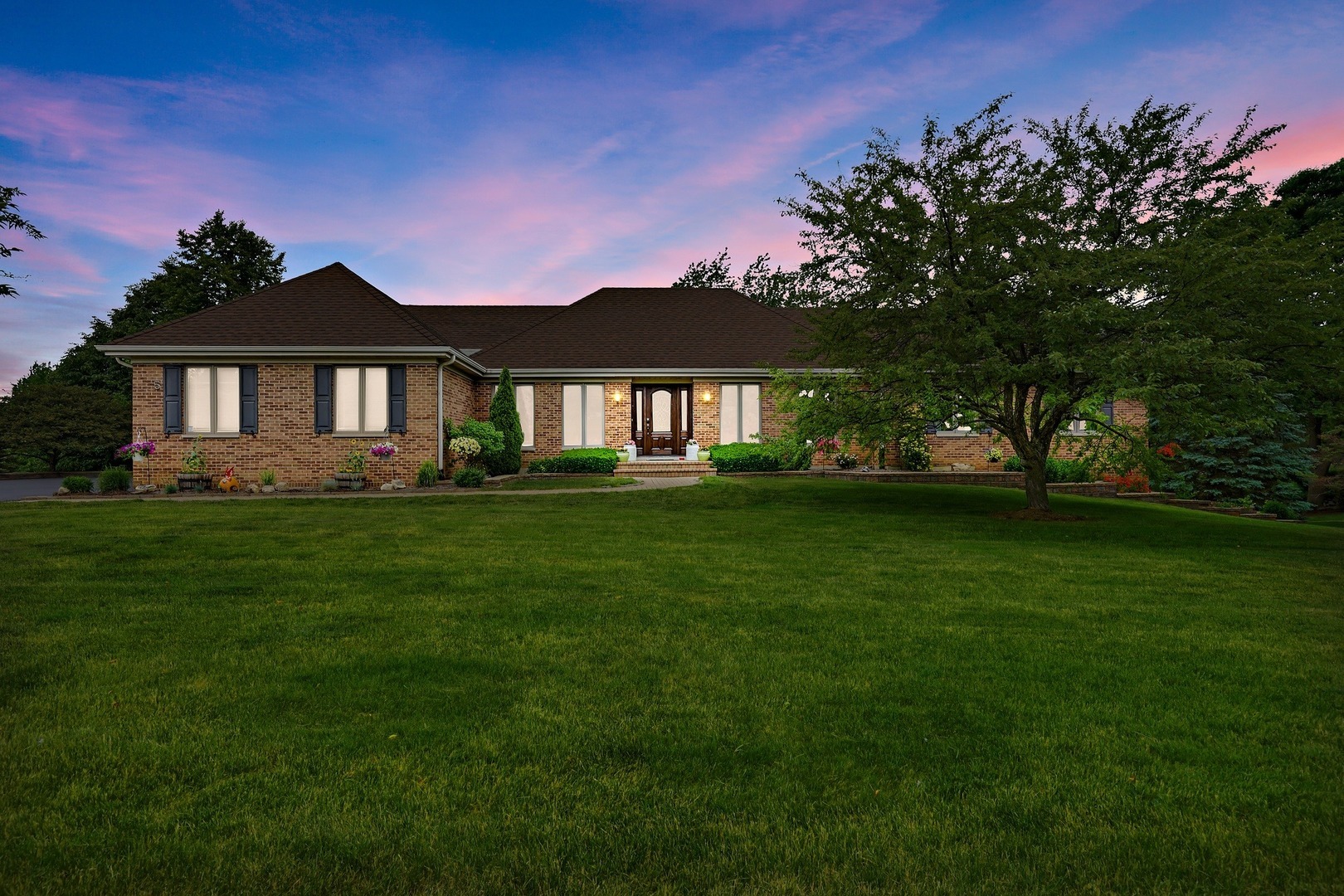 Property Photo:  5 Rosewood Drive  IL 60047 
