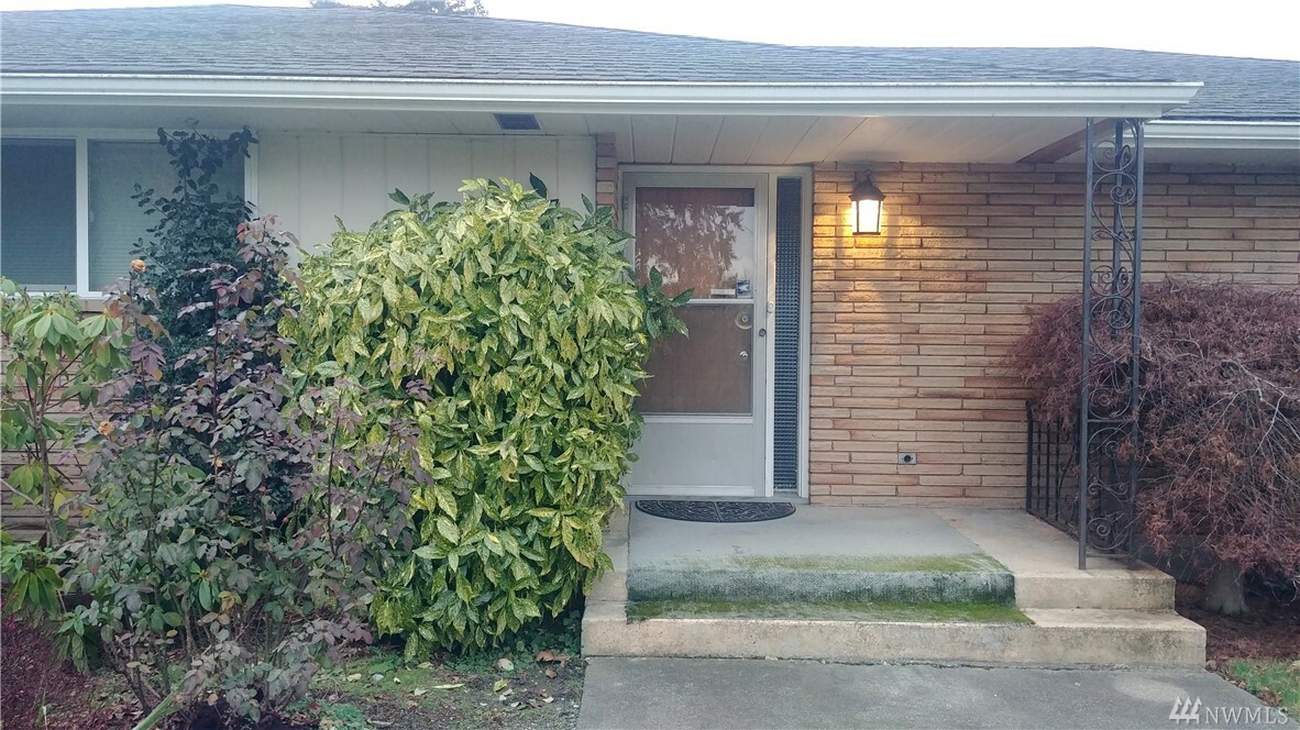 Property Photo: 27407 Cedarhome Rd WA 98292