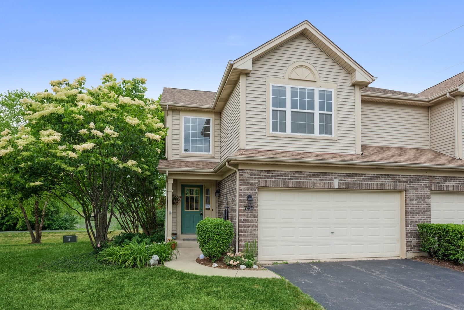 Property Photo:  740 Countryfield Lane  IL 60120 
