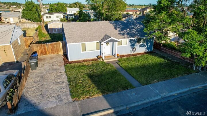 Property Photo:  2321 W Willow St  WA 98837 