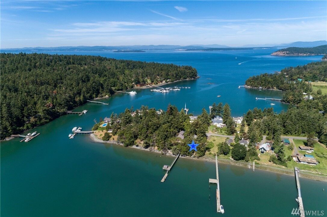 Property Photo:  415 De Haro Lane  WA 98250 