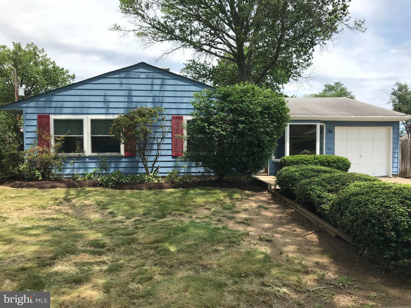 Property Photo:  10 Morning Glory Lane  PA 19054 