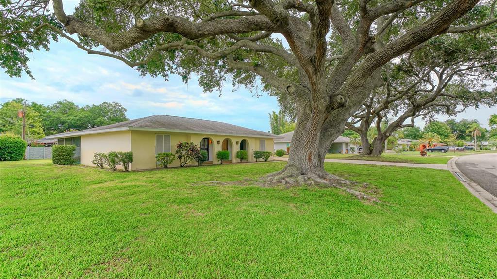 Property Photo:  5105 Inverness Drive  FL 34243 