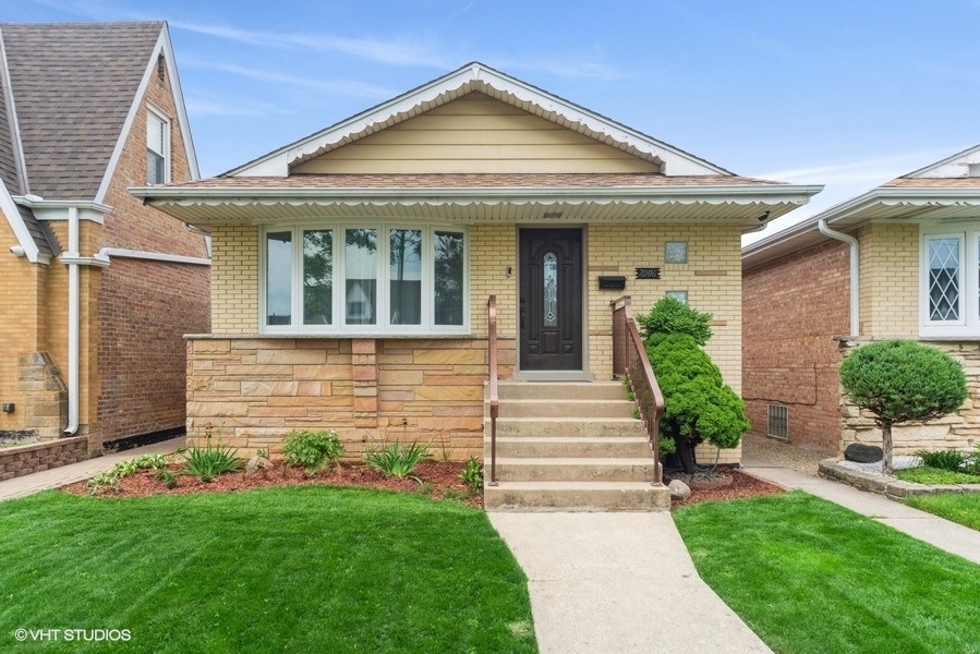 Property Photo:  7006 W Henderson Street  IL 60634 