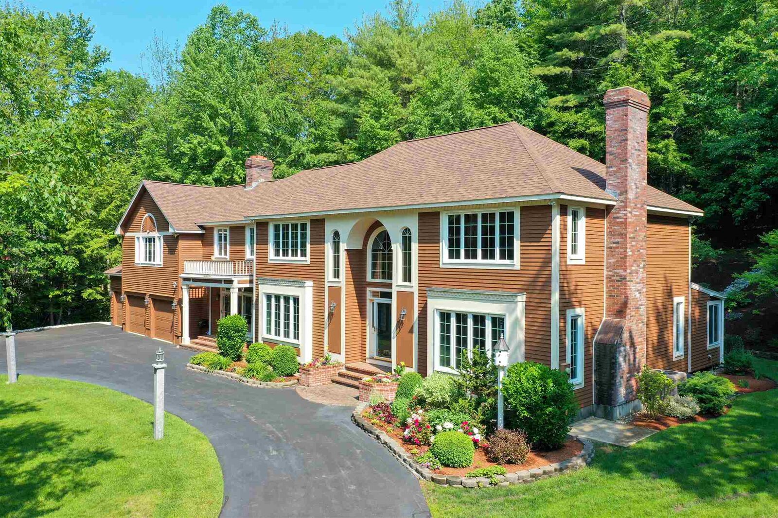 Property Photo:  6 Chickadee Court  NH 03110 