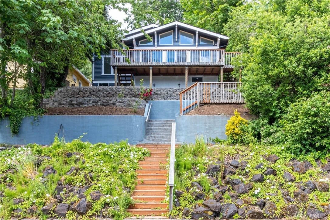 Property Photo: 402 NE Adams Ave WA 98532