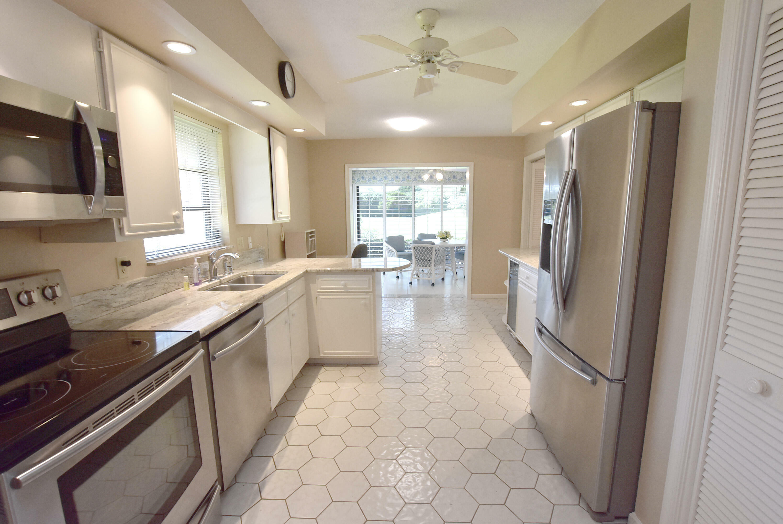Property Photo: 10882 Tamarisk Trail FL 33436