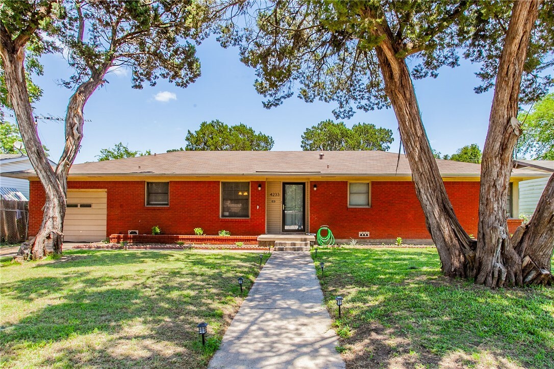 Property Photo:  4233 N 22nd Street  TX 76708 