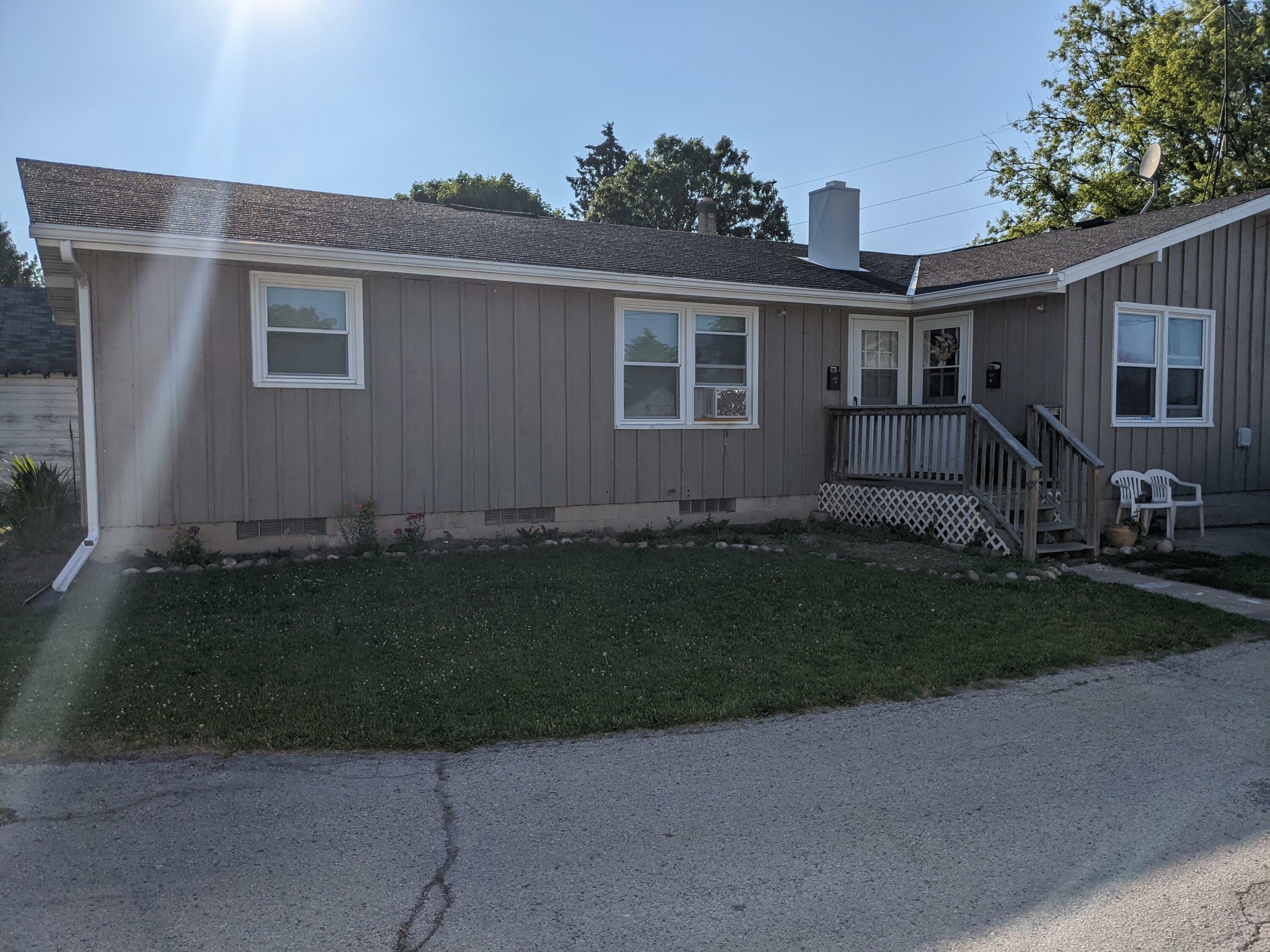 Property Photo: 643 Leavens Ave 645 WI 53085